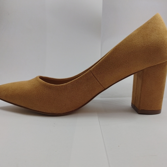 JustFab Jenika Golden Size 7 Heel - Picture 2 of 3